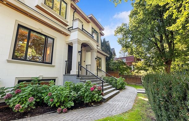 4146 Crown Crescent Point Grey