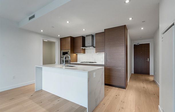 207 5693 Elizabeth Street Cambie