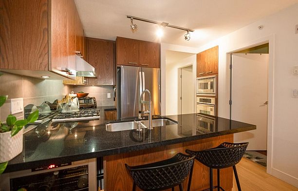 206 3228 Tupper Street Cambie