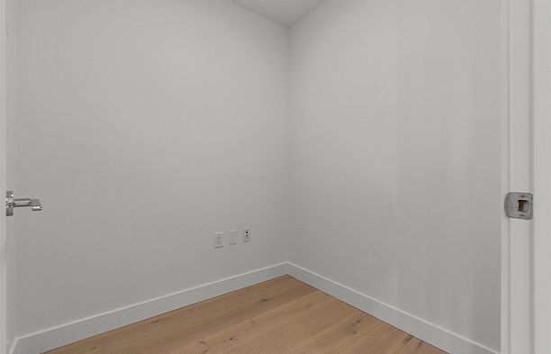 207 5693 Elizabeth Street Cambie