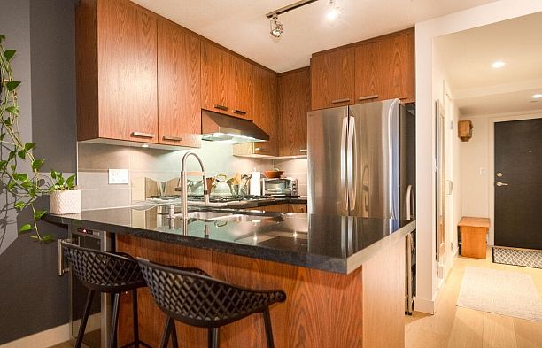 206 3228 Tupper Street Cambie