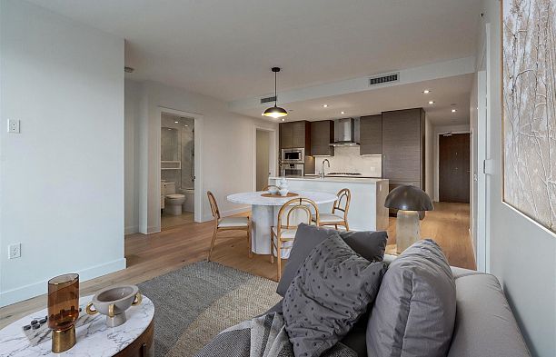 207 5693 Elizabeth Street Cambie