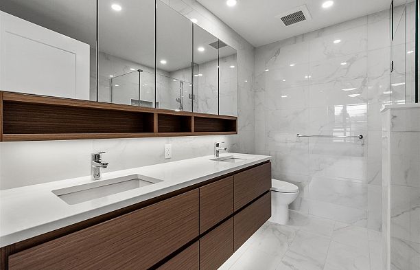 207 5693 Elizabeth Street Cambie