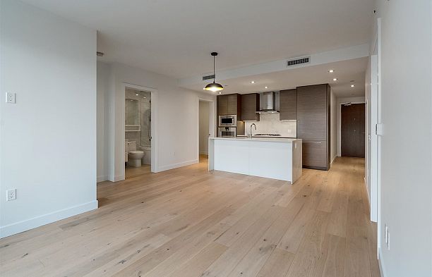 207 5693 Elizabeth Street Cambie