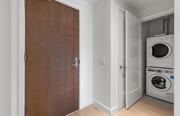 207 5693 Elizabeth Street Cambie