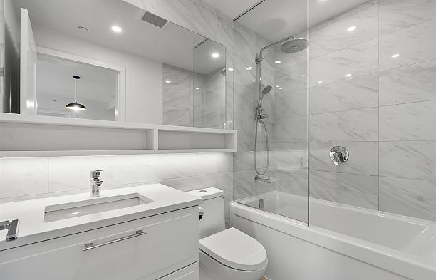 207 5693 Elizabeth Street Cambie