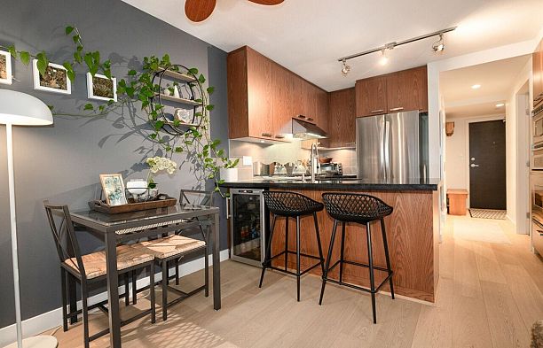 206 3228 Tupper Street Cambie