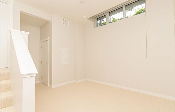 18 3483 Ross Drive University VW