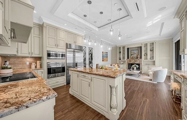 3176 W 35th Avenue MacKenzie Heights