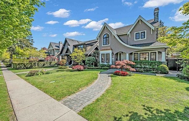 3176 W 35th Avenue MacKenzie Heights