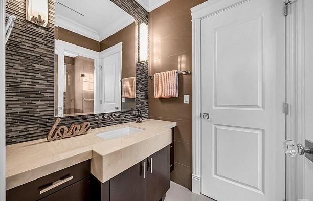 3176 W 35th Avenue MacKenzie Heights