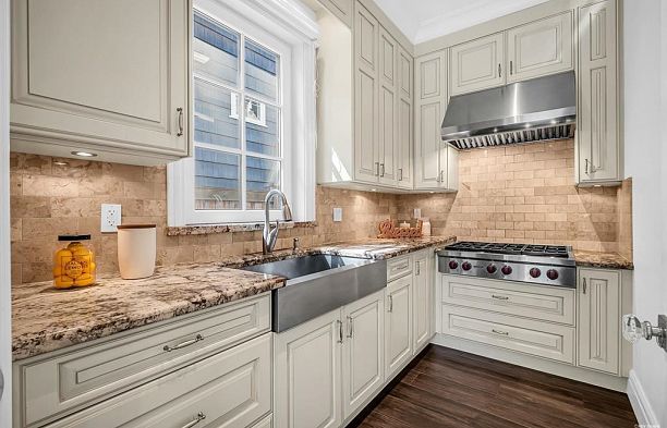 3176 W 35th Avenue MacKenzie Heights