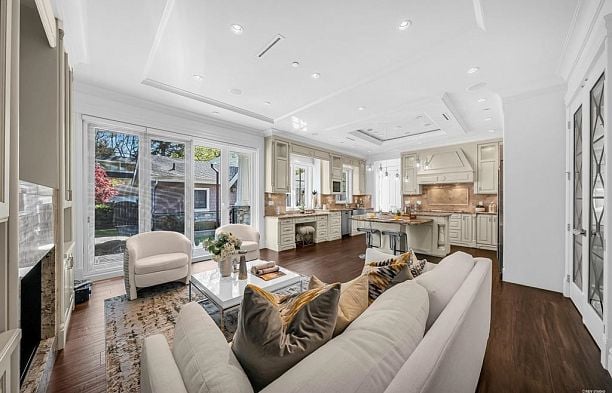 3176 W 35th Avenue MacKenzie Heights