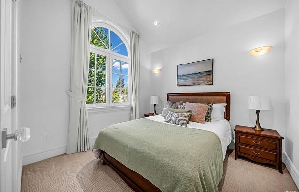 3176 W 35th Avenue MacKenzie Heights