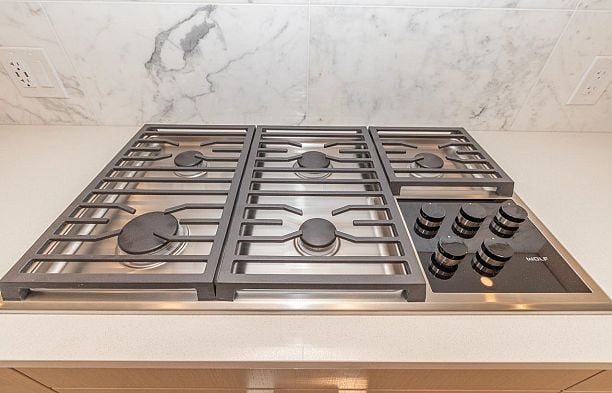 18 3483 Ross Drive University VW