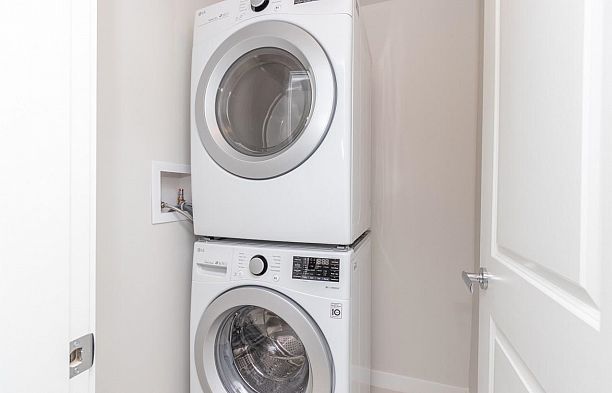 18 3483 Ross Drive University VW