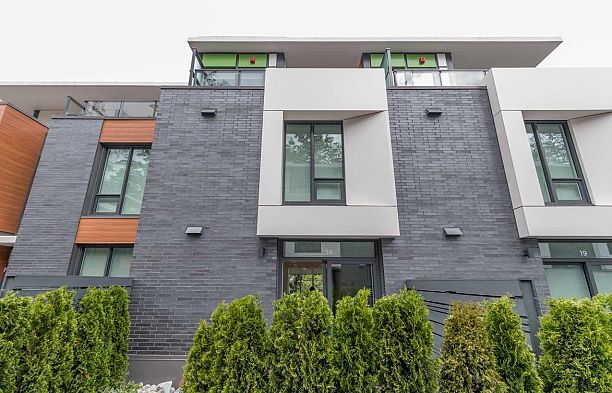 18 3483 Ross Drive University VW