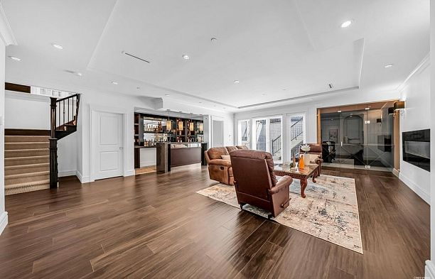 3176 W 35th Avenue MacKenzie Heights