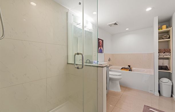 1004 1887 Crowe Street False Creek