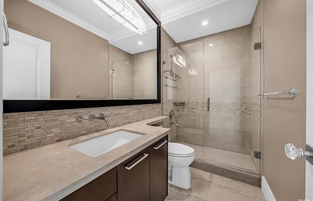 3176 W 35th Avenue MacKenzie Heights