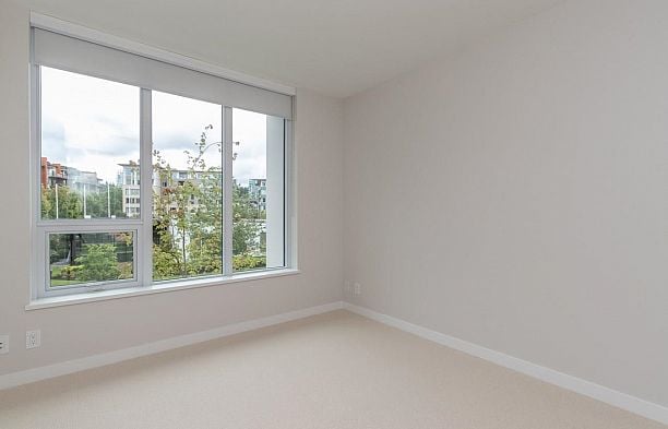 18 3483 Ross Drive University VW