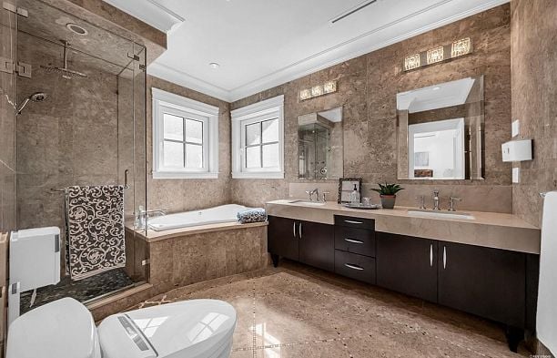 3176 W 35th Avenue MacKenzie Heights