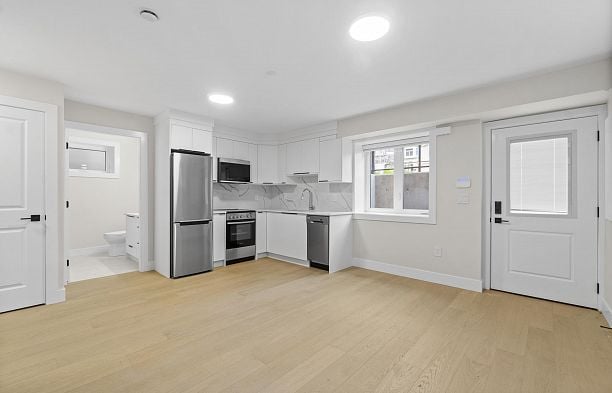 40 E 46th Avenue Main