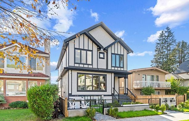 40 E 46th Avenue Main