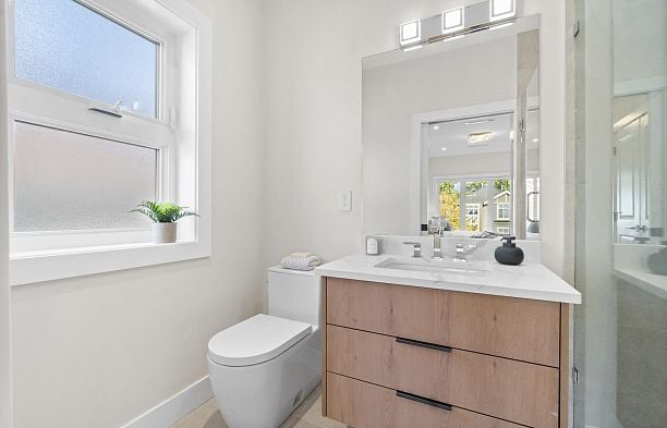 40 E 46th Avenue Main