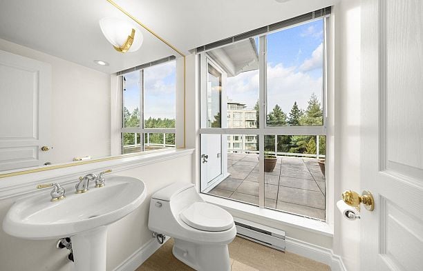 1700 5615 Hampton Place University VW