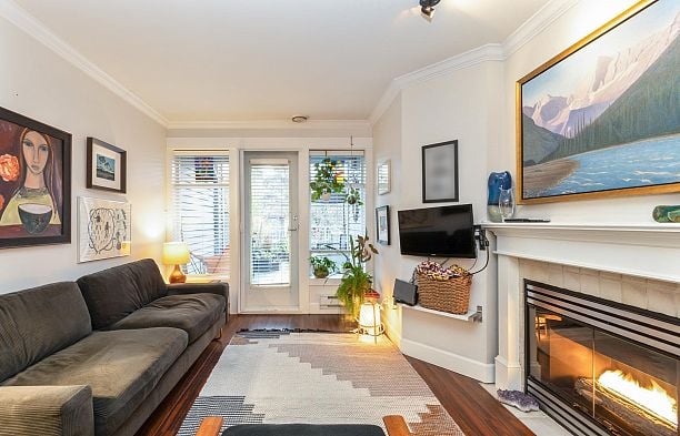 209 3333 W 4th Avenue Kitsilano
