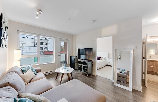 204 202 E 24th Avenue Main