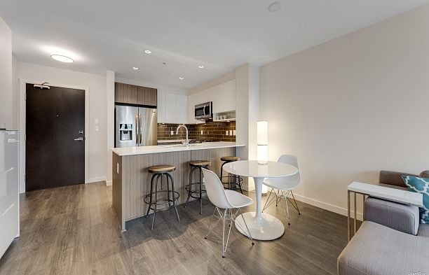 204 202 E 24th Avenue Main