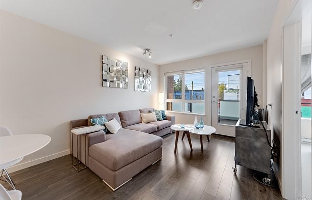 204 202 E 24th Avenue Main