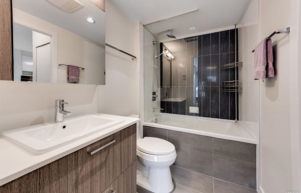 204 202 E 24th Avenue Main