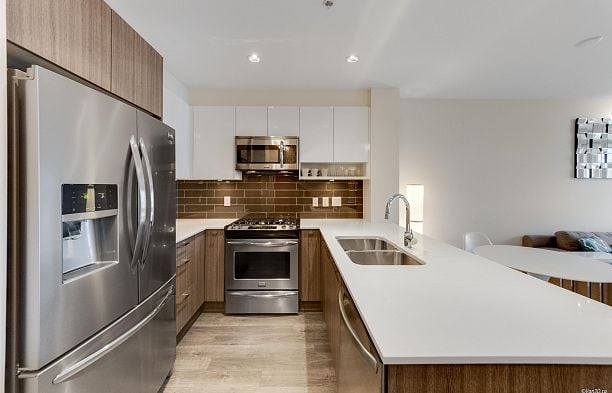 204 202 E 24th Avenue Main