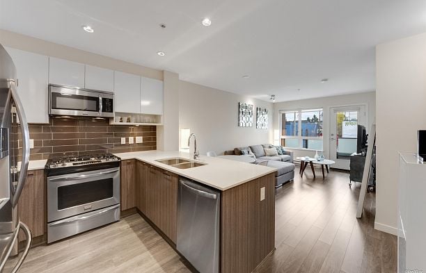 204 202 E 24th Avenue Main