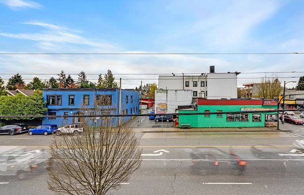 204 202 E 24th Avenue Main