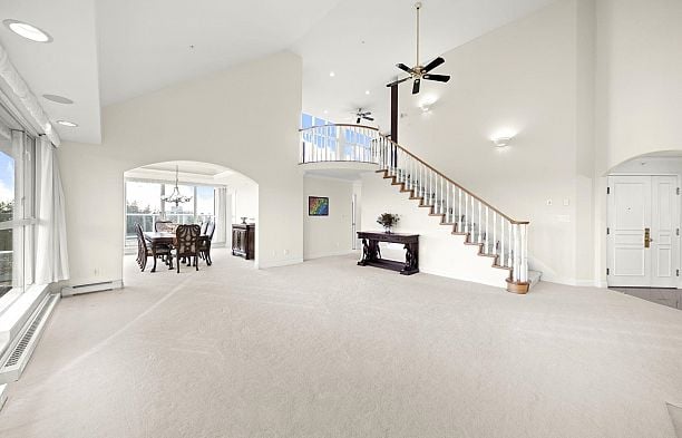 1700 5615 Hampton Place University VW