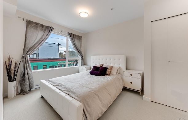 204 202 E 24th Avenue Main