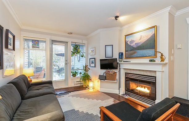 209 3333 W 4th Avenue Kitsilano