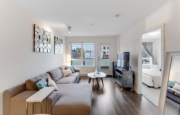 204 202 E 24th Avenue Main