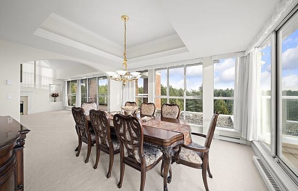 1700 5615 Hampton Place University VW