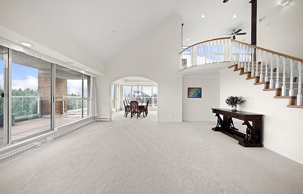 1700 5615 Hampton Place University VW