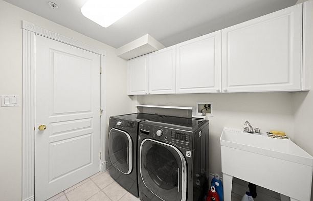 1700 5615 Hampton Place University VW