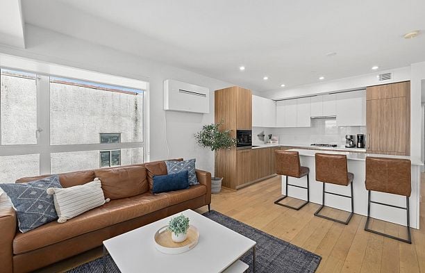 306 209 E 20th Avenue Main