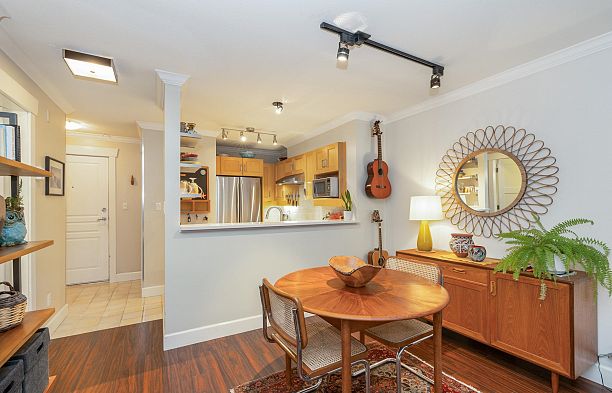 209 3333 W 4th Avenue Kitsilano