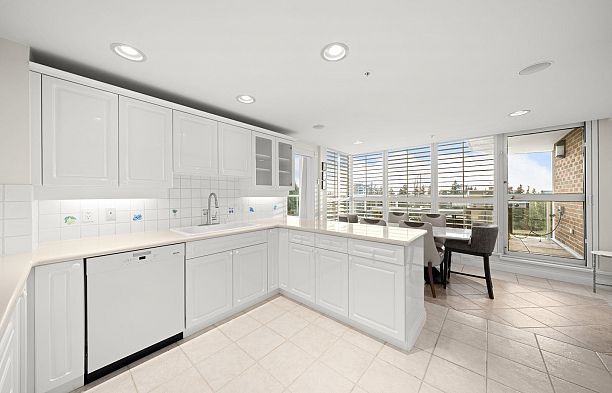 1700 5615 Hampton Place University VW