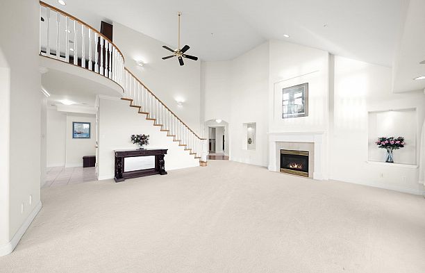 1700 5615 Hampton Place University VW