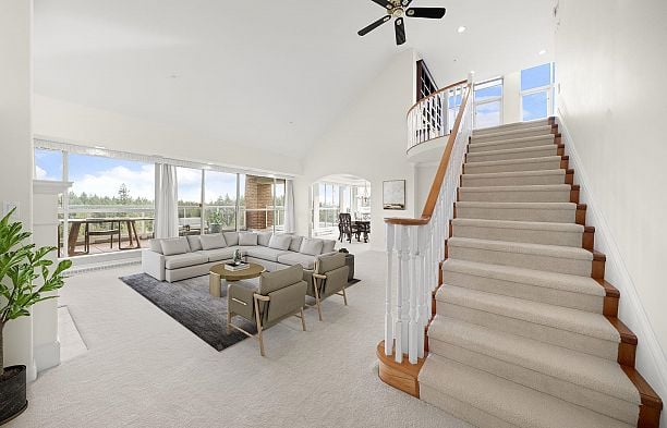 1700 5615 Hampton Place University VW